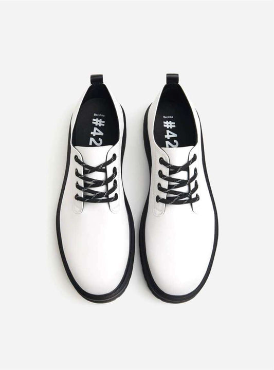 Men’s smart white shoes